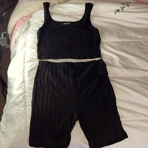 Half top and shorts black